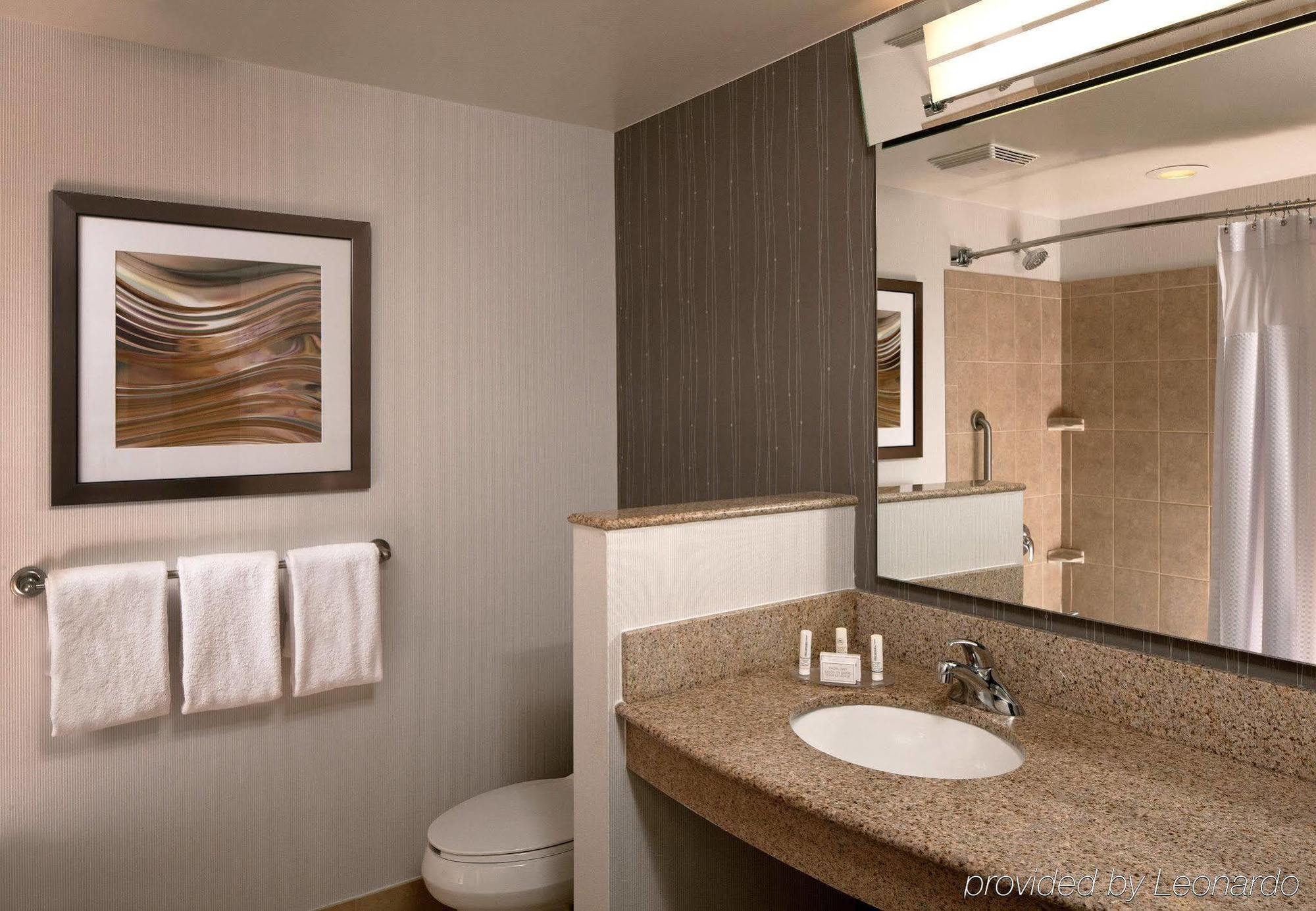 Courtyard Hartford Farmington Hotel Exterior photo