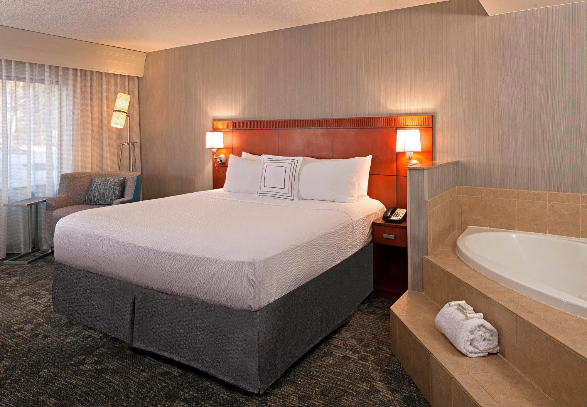 Courtyard Hartford Farmington Hotel Exterior photo