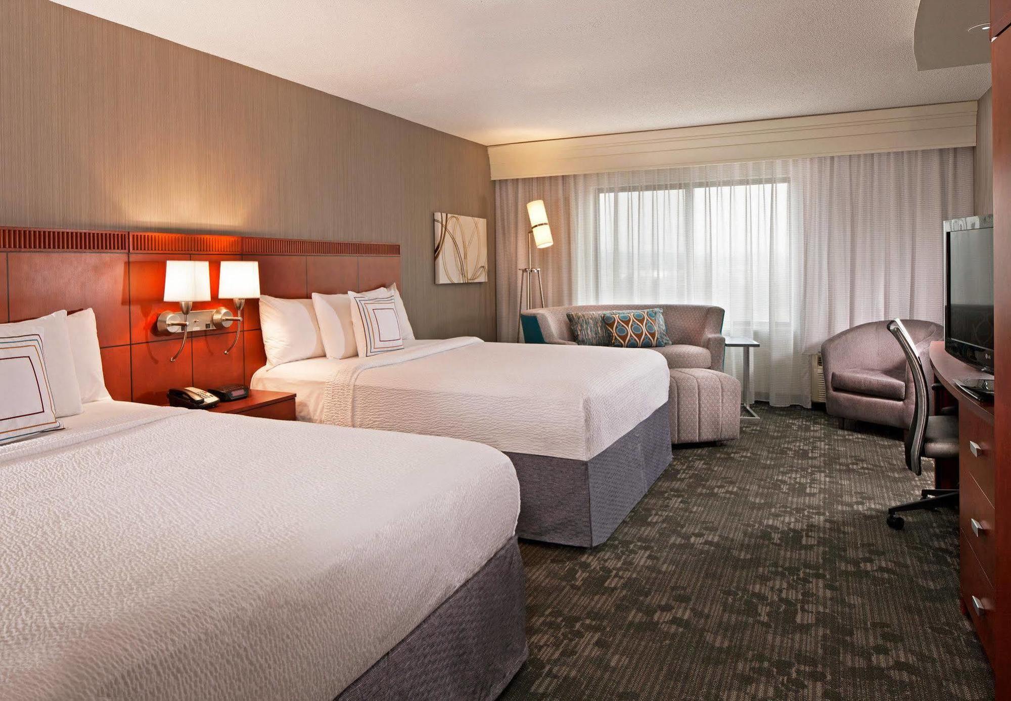 Courtyard Hartford Farmington Hotel Exterior photo