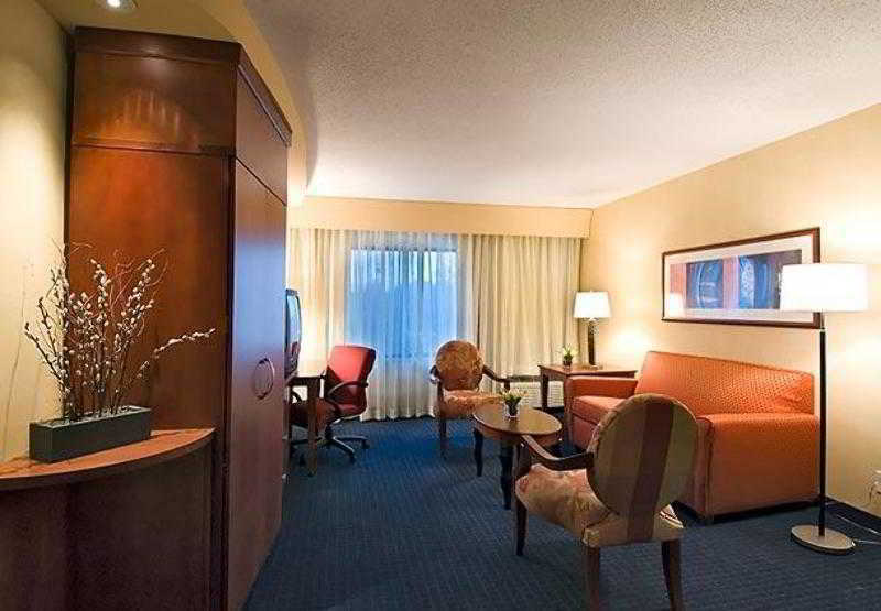 Courtyard Hartford Farmington Hotel Exterior photo